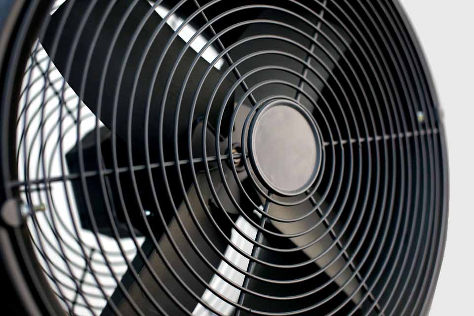 Fan to move heated air for thermal extermination